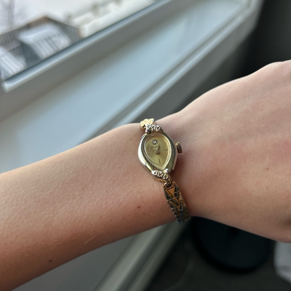 Elegant Gold Women's Watch
